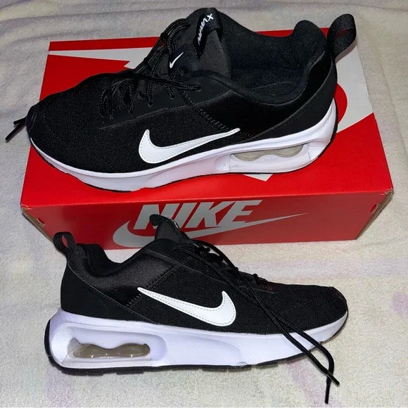 Nike Air Max INTRLK Lite - size 8 - like new! - Picture 2 of 6